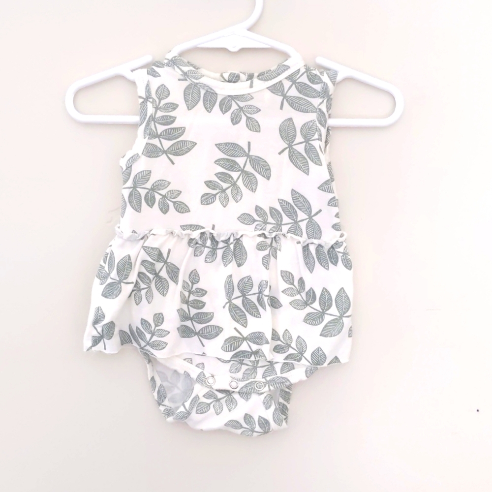 Spearmint Love Onesie Dress >> 3-6 months